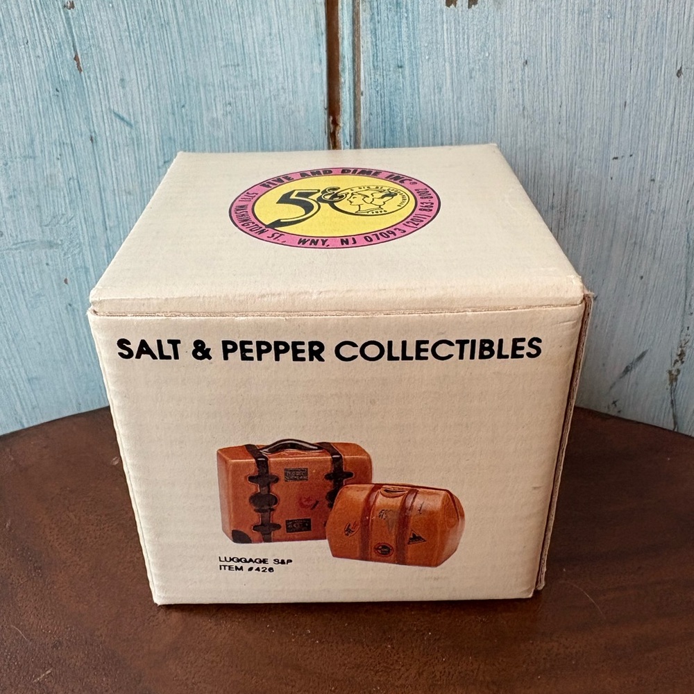 Vintage Ceramic Suitcase Salt & Pepper Set - new in original box! - Picture 7 of 10